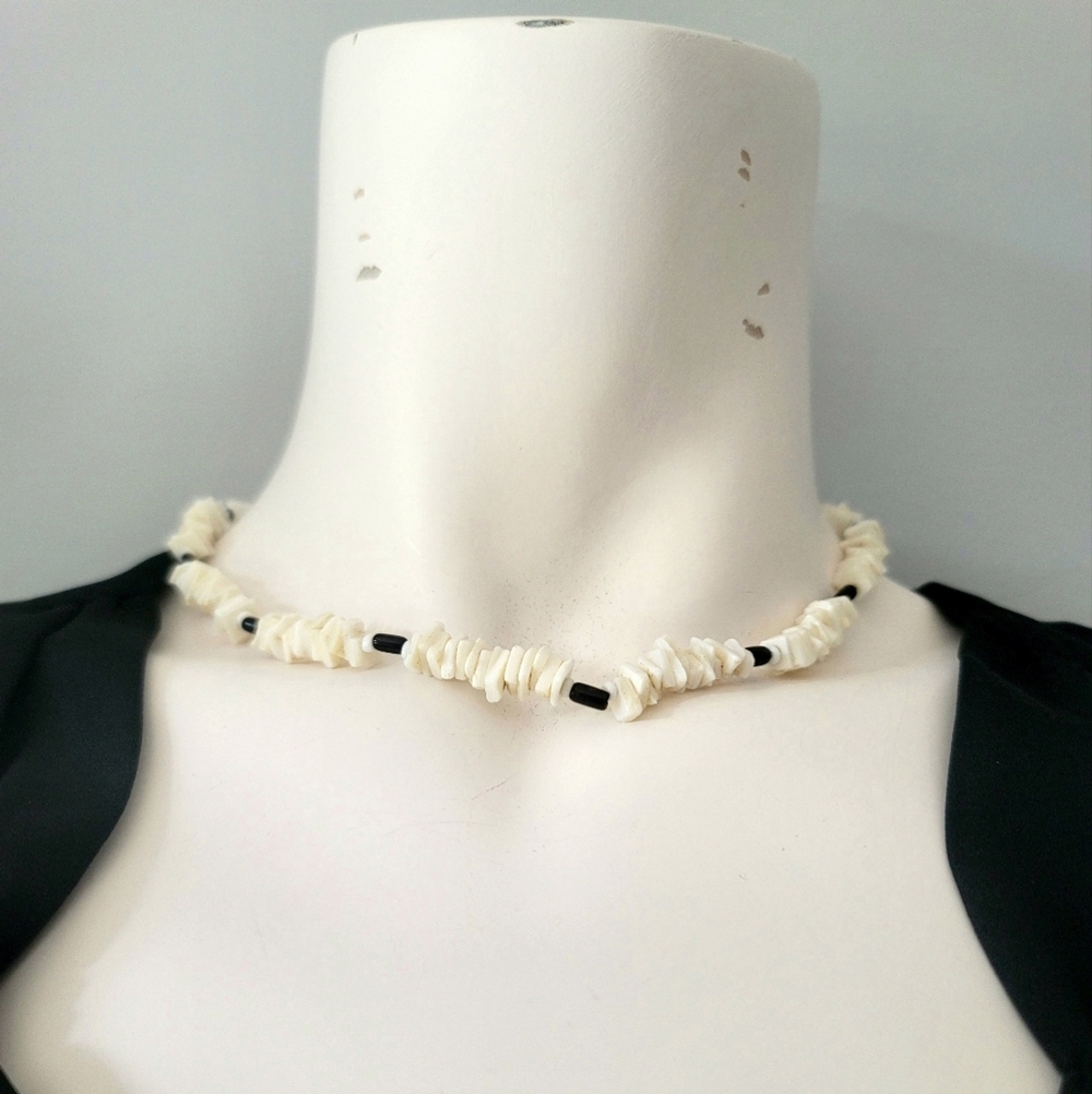 Fashion Handmade Puka Shell and Bead Choker Necklace 16"
